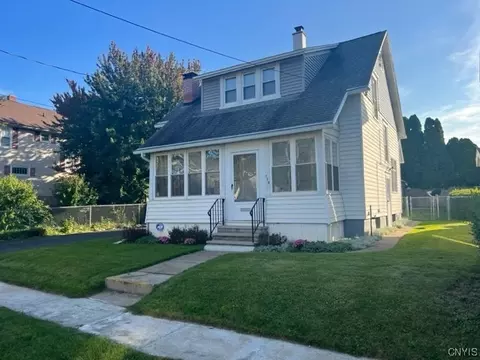 719 Darlington Rd, Syracuse, NY 13208