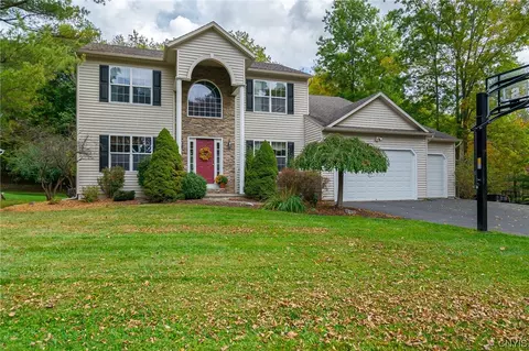 7771 Rolling Ridge Dr, Manlius, NY 13104