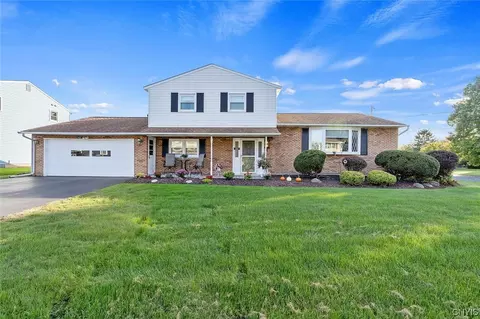 7427 Liffey Ln, Clay, NY 13088