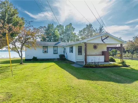 11-13 Chipman Ln, Sandy Creek, NY 13145