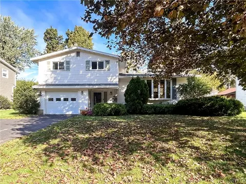 128 Riverdale Rd, Clay, NY 13090