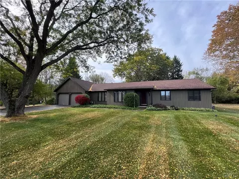 4427 Belleflower Cir, Onondaga, NY 13215