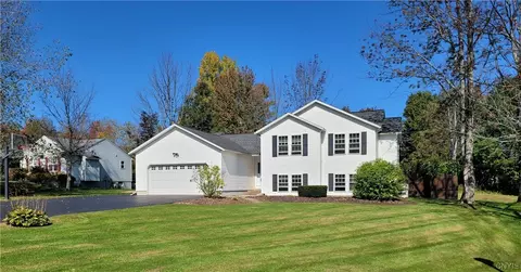 154 Dry Bridge Rd, Central Square, NY 13036
