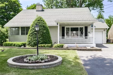 5 Fay Park Dr, Salina, NY 13212