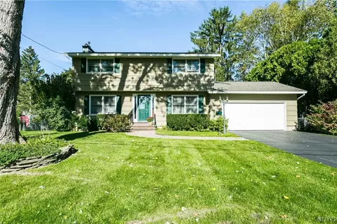 21 Apricot Ln, Clay, NY 13090
