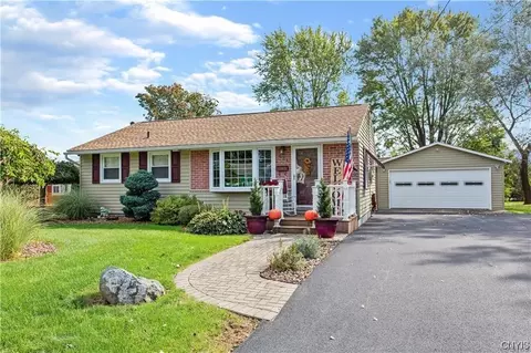 421 Skiff Dr, Salina, NY 13211