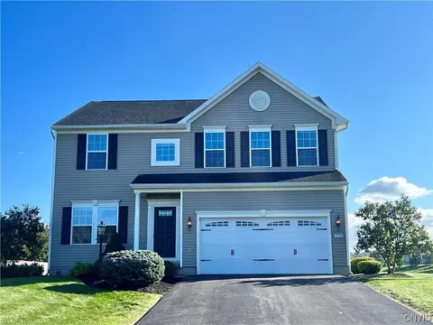 3704 Pegasus Cir, Syracuse, NY 13209