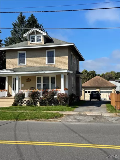 16 Main St, Whitestown, NY 13495