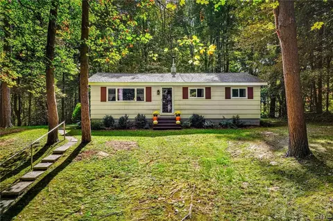 2628 Lamson Rd, Phoenix, NY 13135