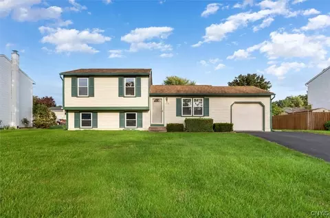 3716 Inclination Dr, Baldwinsville, NY 13027