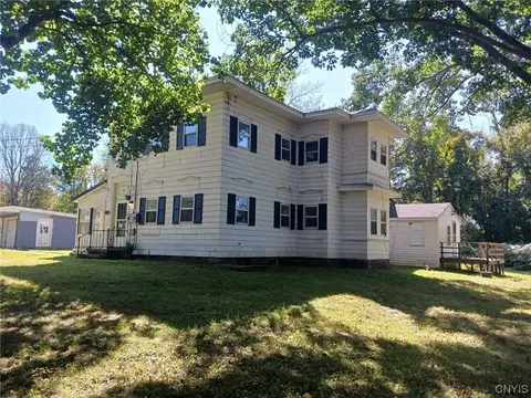 47 Thompson Rd, Oswego, NY 13126