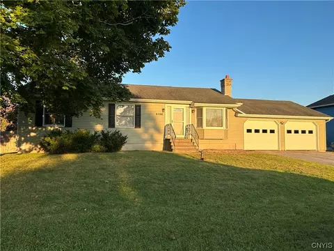 8208 Erskine Dr, Bridgeport, NY 13030