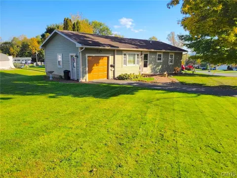 35 Hollywood Dr, Whitestown, NY 13492