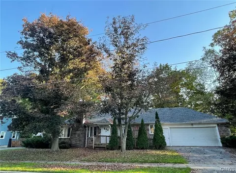 225 Drake Ave, Oneida, NY 13421