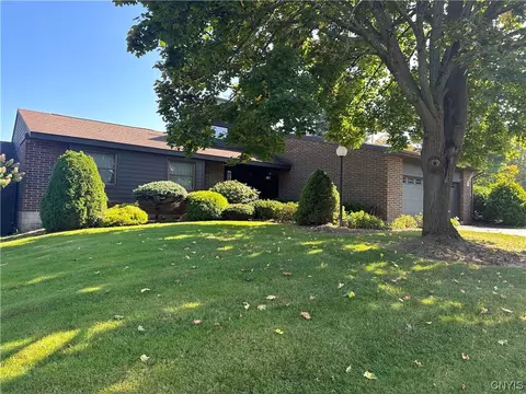 789 Fairway Cir, Van Buren, NY 13027