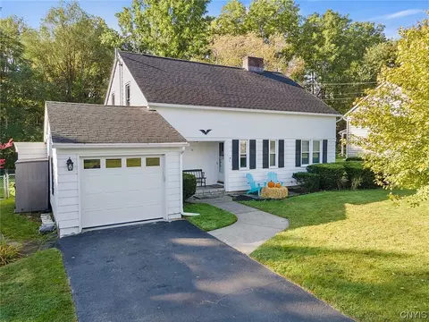 12 Pebble Hill Rd S, Syracuse, NY 13214