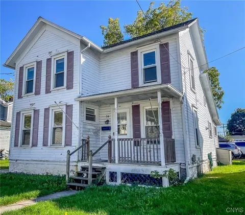 34 Walnut St, Auburn, NY 13021