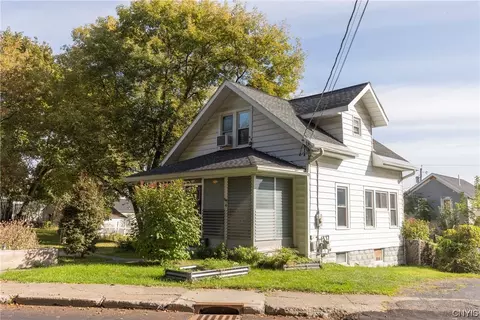 218 Woods Rd, Geddes, NY 13209