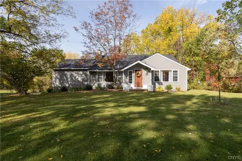 7657 Berkshire Pkwy, Manlius, NY 13104