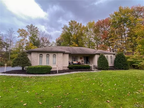 3 Margaret St, Oswego, NY 13126