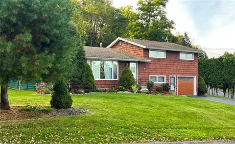 100 Oakridge Cir, Geddes, NY 13209