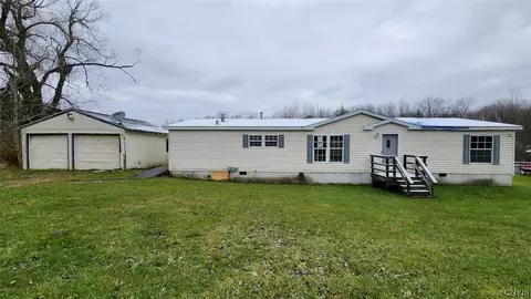 60 Weller Rd, Volney, NY 13069