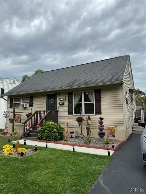 302 Inwood Dr, Syracuse, NY 13219
