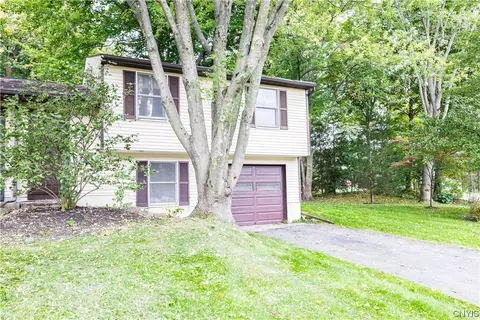 4130 Tommys Trl, Liverpool, NY 13090