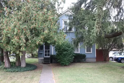 1730 Valley Dr, Syracuse, NY 13207