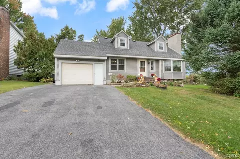 205 Melvin Dr, Salina, NY 13212