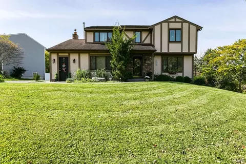 7410 Old Erie View Dr, Fayetteville, NY 13066