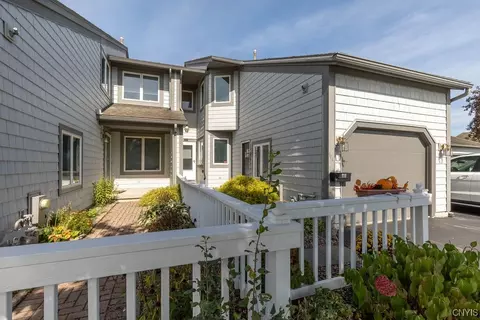 111 Midlake Cir, East Syracuse, NY 13057