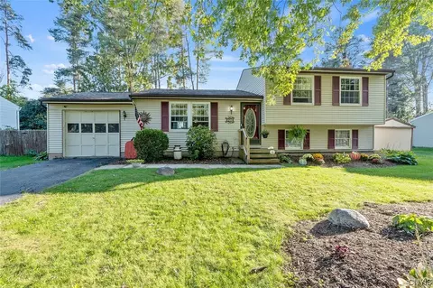 4274 Vine Meadow Rd, Clay, NY 13090