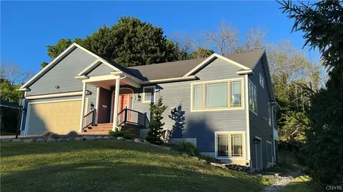 11 Lakeview Cir, Skaneateles, NY 13152