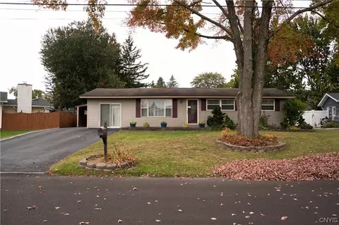 26 Lyndale Ct, East Syracuse, NY 13057