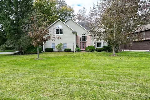 107 Scottsdale Cir, Salina, NY 13088
