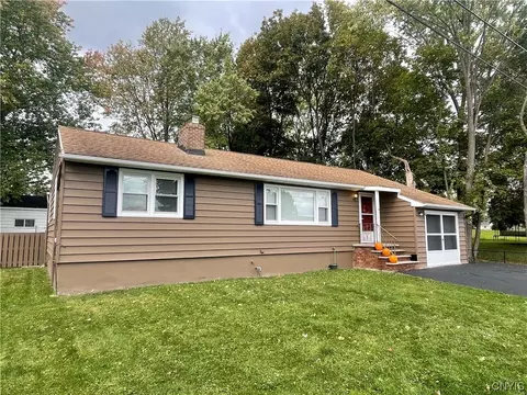417 Woods Ave N, Salina, NY 13206