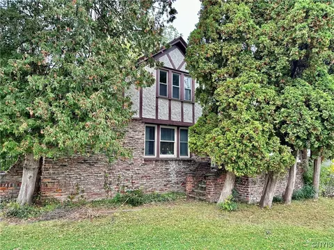 6022 S Salina St, Onondaga, NY 13205