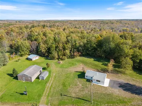 194 Barker Rd, Oswego, NY 13126