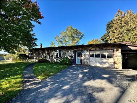18 Woodburne Dr, Whitestown, NY 13492