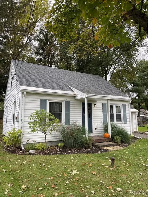 215 Hunt Dr, Fayetteville, NY 13066