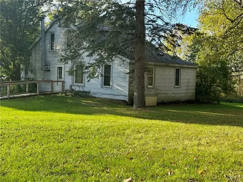 8429 E Seneca Tpke, Manlius, NY 13104