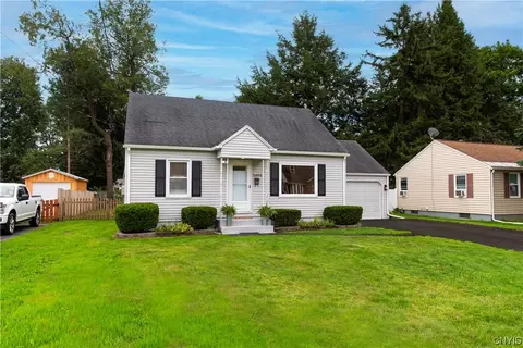 5494 Woodlawn Pl, Utica, NY 13502