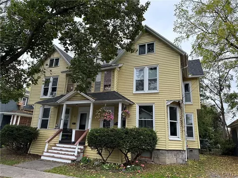 3 Chestnut St, Auburn, NY 13021