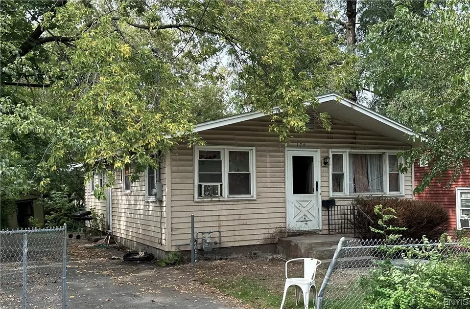 126 Benedict Ave, Syracuse, NY 13210 8 Photos Movoto