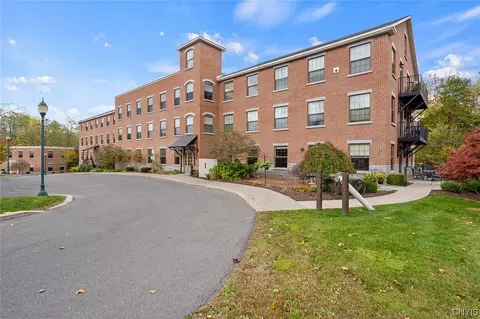 28 Maple St #101, Marcellus, NY 13108