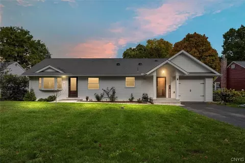 121 Euclid Dr, Fayetteville, NY 13066