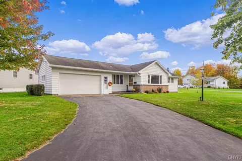 16 Blitzen Cir, Whitestown, NY 13417
