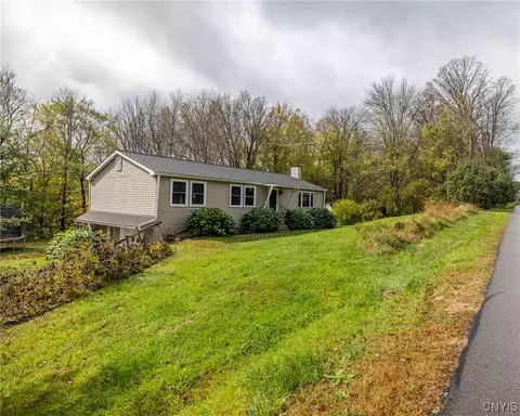 982 Bennie Rd, Cortlandville, NY 13045