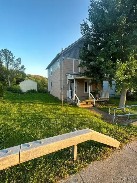 536 Sconondoa St, Oneida, NY 13421